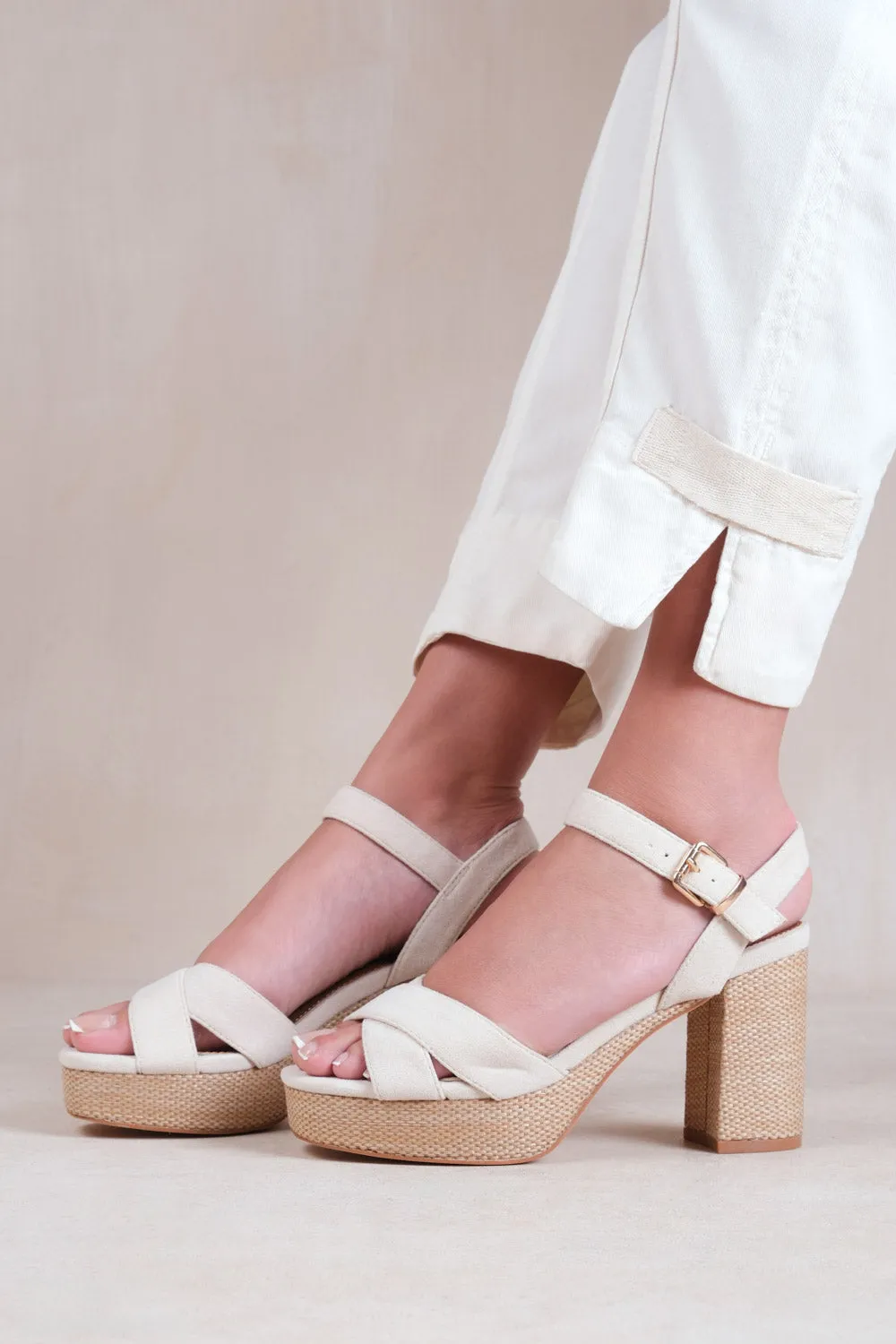 VOLUME PLATFORM BLOCK HIGH HEELS WITH CROSS OVER STRAPS IN LIGHT CREAM SUEDE