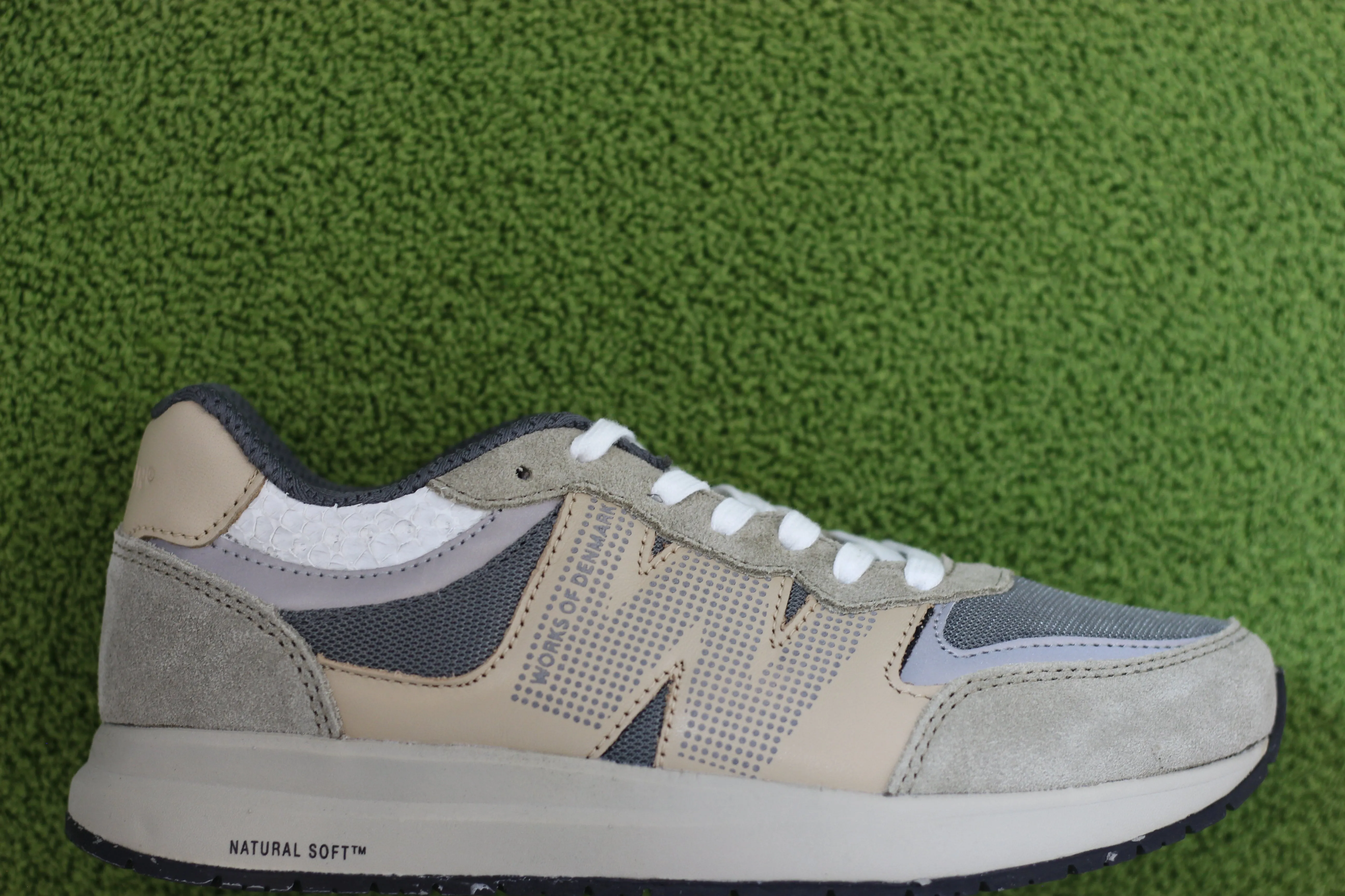 Womens Rigmor Sneaker  - Silver Nylon/Leather